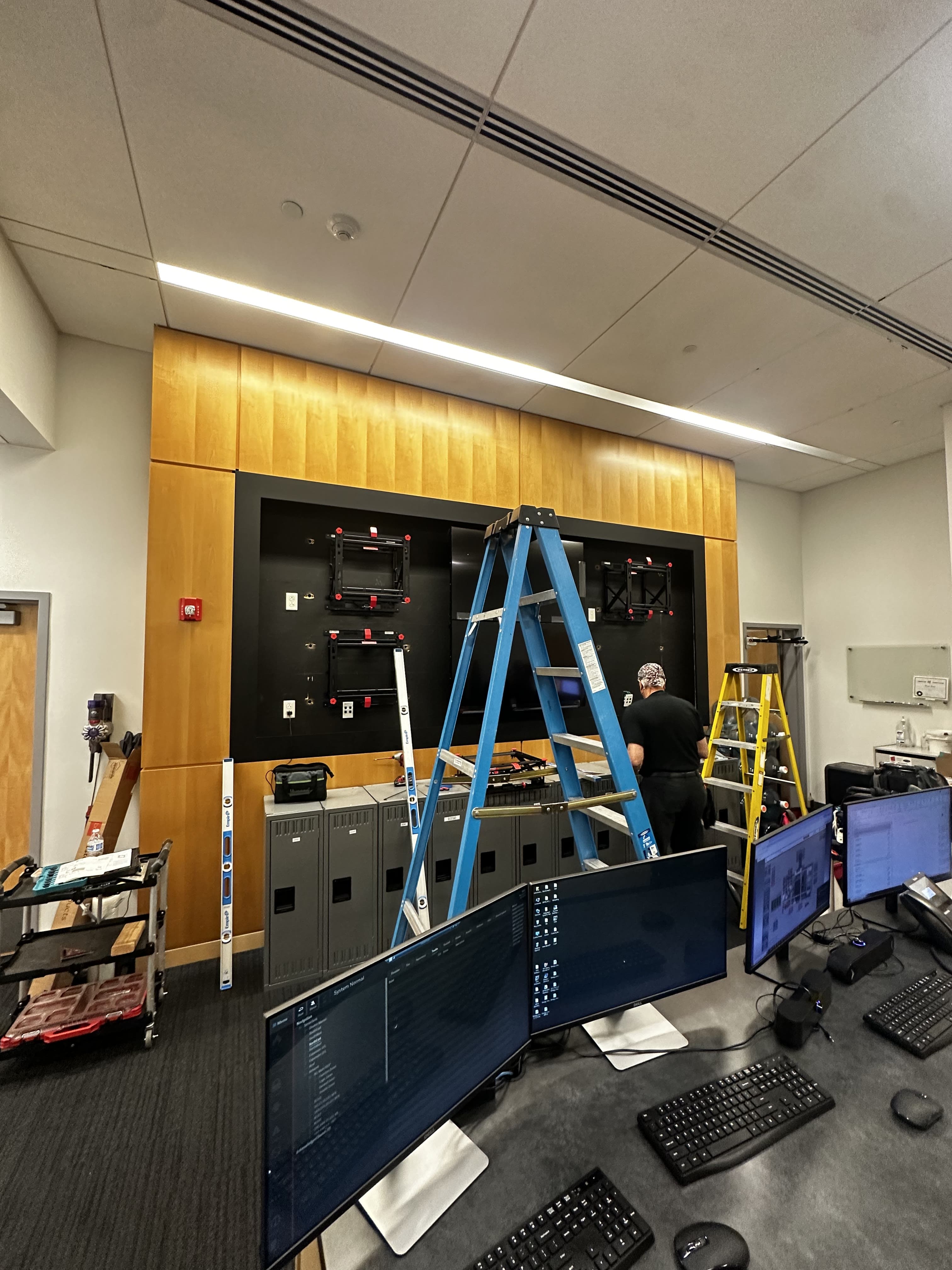 Clean structured cabling rack by R-AVL